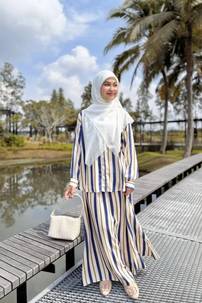 Caelia In Beige Marine