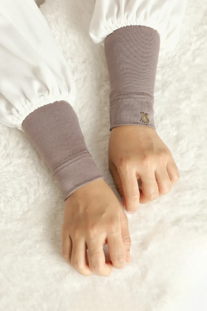 Hijrah Handsock In Smokey