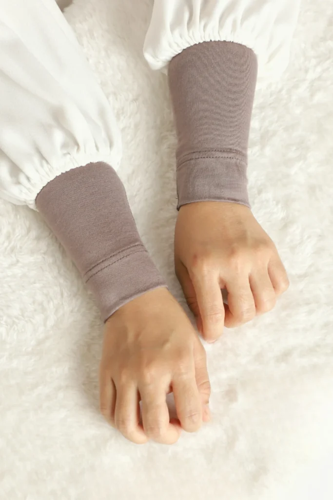 Hijrah Handsock Mini In Smokey